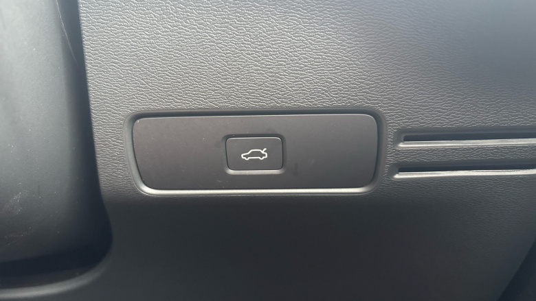 Volvo XC40 2.0 B3P Plus Black Edition 5dr Auto Petrol Estate